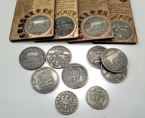 Zamek Czorsztyn Magnes na Lodówkę, Drewniany Magnes Pamiątkowy z Monetą (Orzech Włoski)