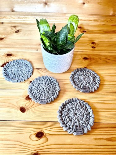 Szare podkładki pod kubki