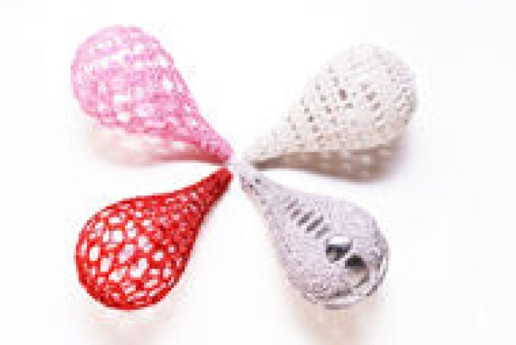 Czerwona bombka łezka