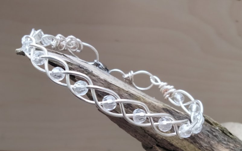 Bransoletka z kryształem górskim