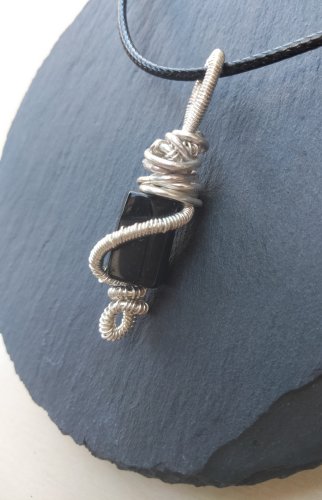 Zawieszka z czarnym turmalinem