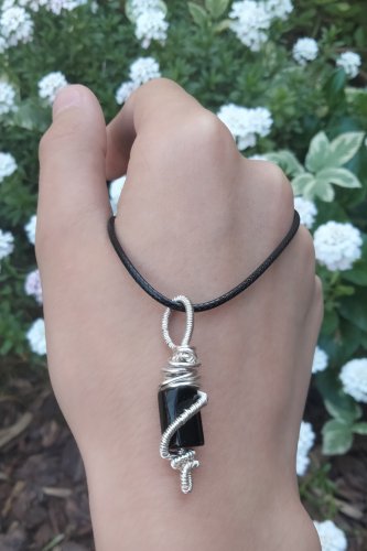 Zawieszka z czarnym turmalinem