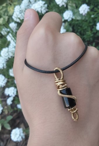 Wisior zawieszka z czarnym turmalinem