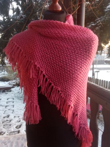 Różowa chusta z frędzlami