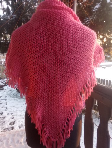 Różowa chusta z frędzlami