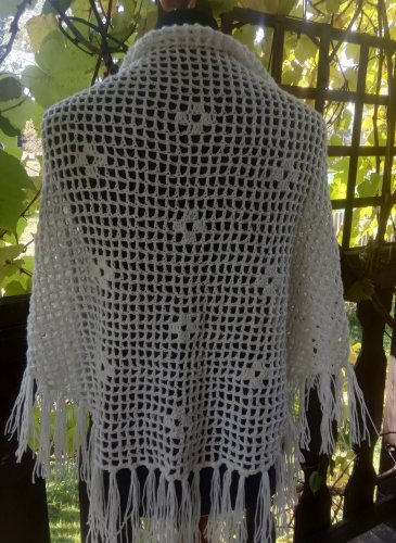 Chusta biała z frędzlami