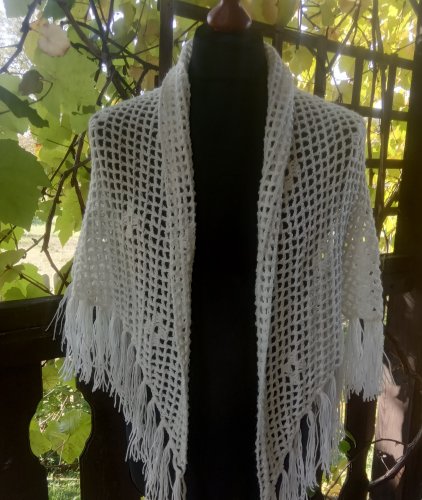 Chusta biała z frędzlami