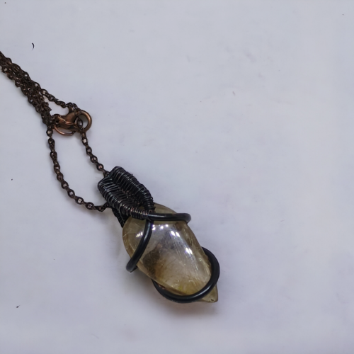 Wisiorek z Kwarcu Rutylowego i czystej miedzi na łańcuszku