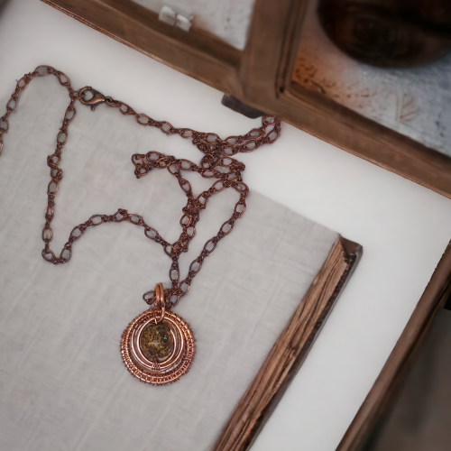 Wisiorek z Jaspisu i czystej miedzi na łańcuszku