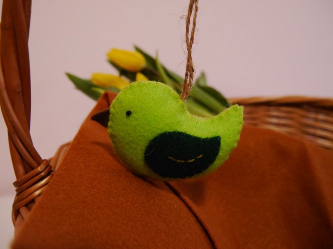 Filcowa zawieszka ptaszek