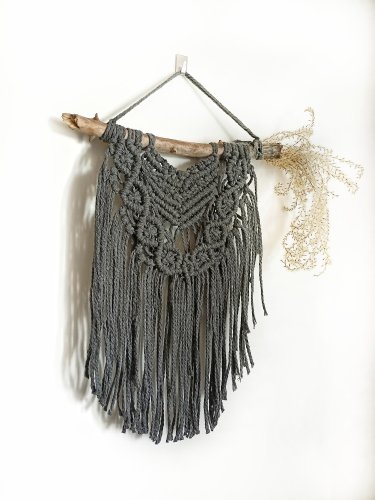 Ręcznie Wykonana Makrama Ścienna z Suszoną Trawą – Naturalna Dekoracja Twojego Wnętrza