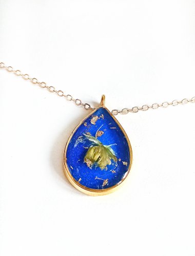 Wisiorek z Suszonym Polnym Kwiatem