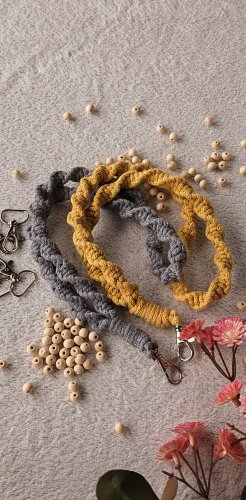 Smycz do kluczy wyplatana