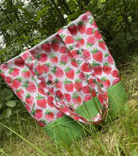 Torebka SZOPPERKA TRUSKAWKI