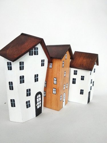 Bukowe dekoracyjne domki.