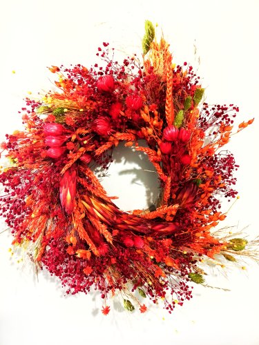 Na sprzedaż: Ręcznie wykonany wianek z suszonych i stabilizowanych roślin – czerwono-pomarańczowa dekoracja w stylu boho i rustykalnym