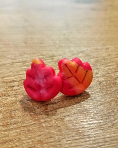 Jesienne kolczyki handmade – liście klonu z glinki polimerowej