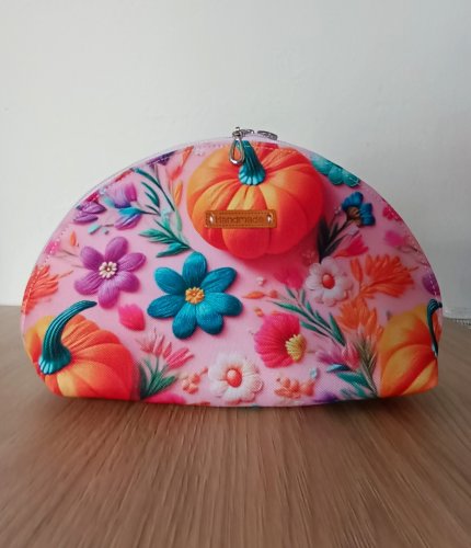Kolorowa kosmetyczka z motywem kwiatów i dyni