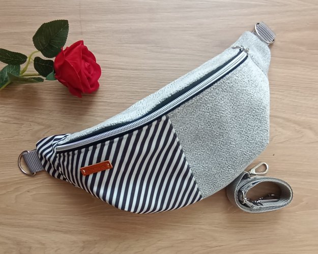 Nerka szara w paski Rina