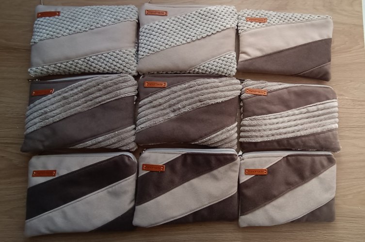 Beżowa saszetka organizer handmade z weluru – elegancka i praktyczna