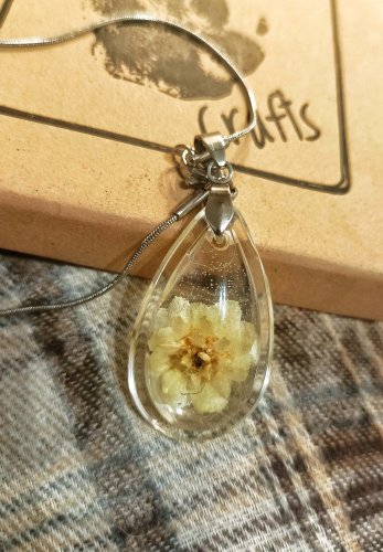 Naszyjnik z żywicy z prawdziwym kwiatem kocanki | Stal nierdzewna | Biżuteria handmade