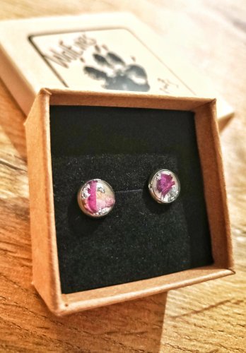 Drobne kolczyki sztyfty z prawdziwą piwonią |Idealne na prezent