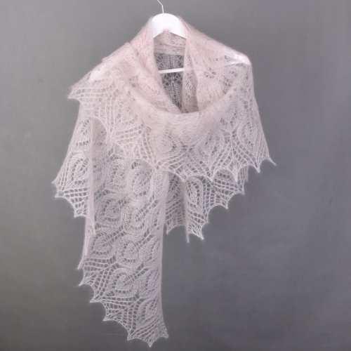 Delikatna chusta w ażurowe liście