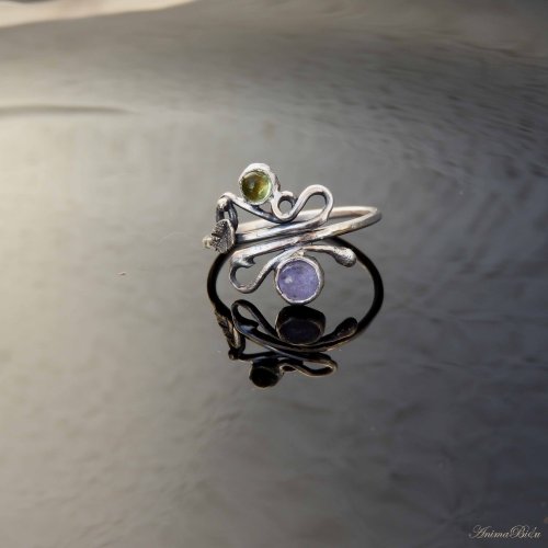 Pierścionek srebrny z oliwinem i tanzanitem regulowany