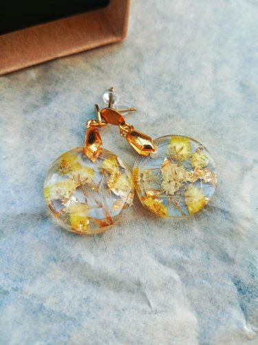 Kolczyki handmade z prawdziwą gipsówką | Pozłacana stal nierdzewna | Żywica Resin Pro | Elegancka biżuteria z kwiatami