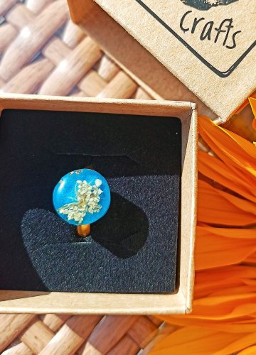 Regulowany pierścionek handmade z prawdziwą dziką marchwią | Pozłacany | Biżuteria z żywicy | Delikatny pierścionek boho | Idealny na prezent