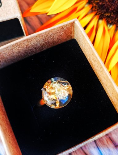 Regulowany pozłacany pierścionek handmade z prawdziwą dziką marchwią | Żywica Resin Pro | Delikatna biżuteria boho | Idealny na prezent