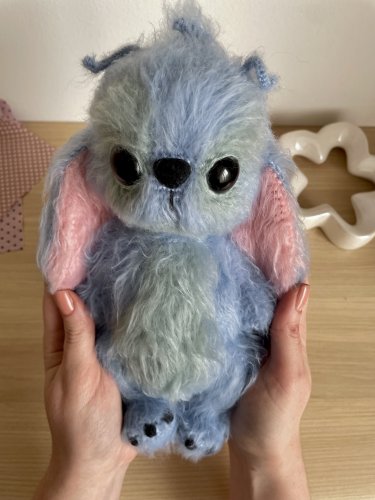 Niebieski stworek – ręcznie wykonana maskotka