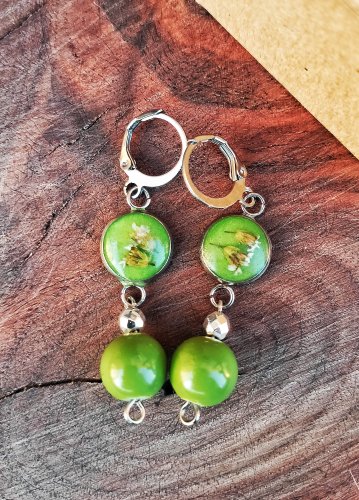 Kolczyki handmade z prawdziwymi białymi kwiatami | Pistacjowa żywica Resin Pro | Ceramiczne koraliki | Stal nierdzewna