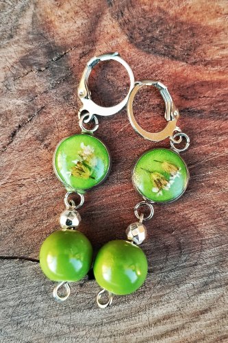 Kolczyki handmade z prawdziwymi białymi kwiatami | Pistacjowa żywica Resin Pro | Ceramiczne koraliki | Stal nierdzewna