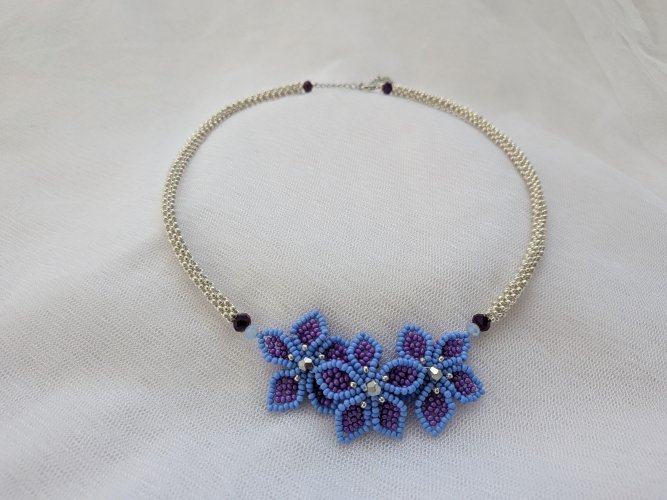 Fioletowy i srebrny naszyjnik choker